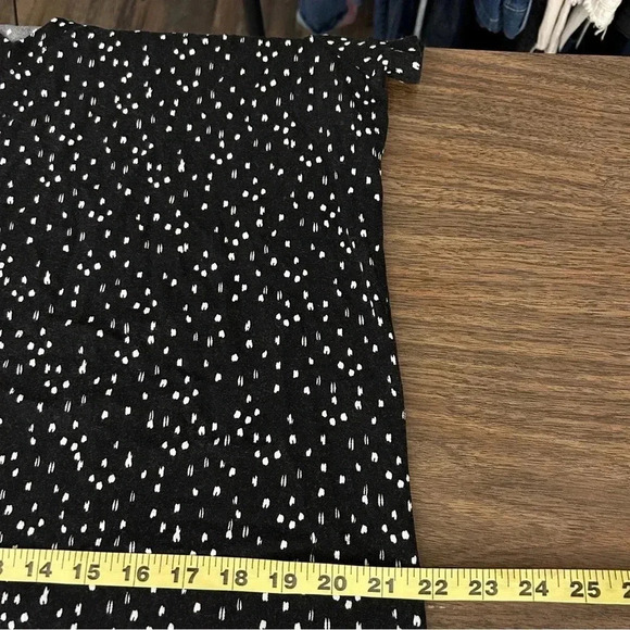 🩷 Cloth & Stone Black and White V-Neck Mini Dress - Picture 7 of 9